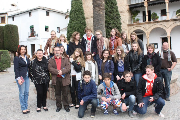 El ayuntamiento recibe a 18 estudiantes de Francia que participan en un programa de intercambio lingüístico