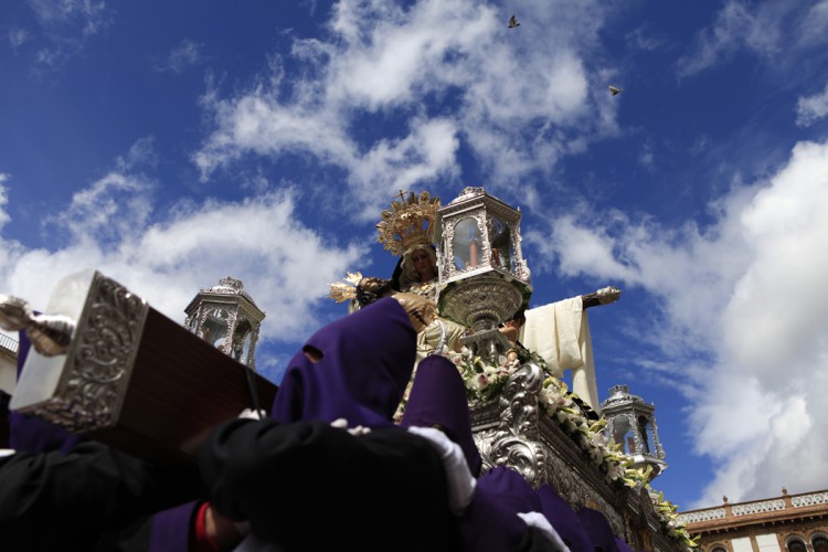 El tiempo dio una pequeña tregua a Las Angustias que fue recibida con gran fervor