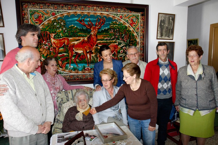 Emotivo homenaje a una rondeña centenaria