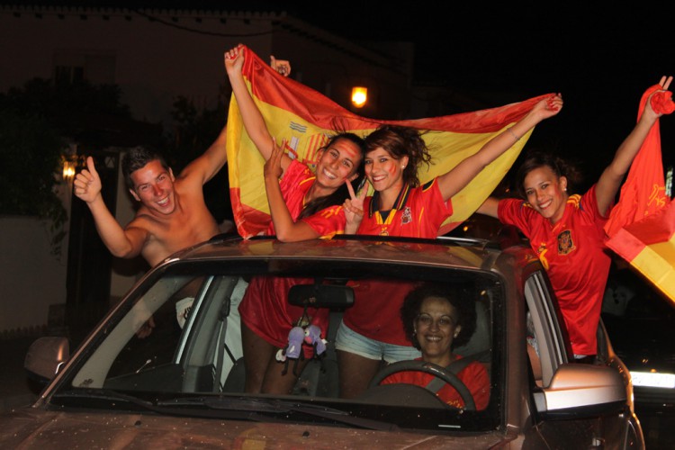 Ronda se echa a la calle para celebrar la Eurocopa