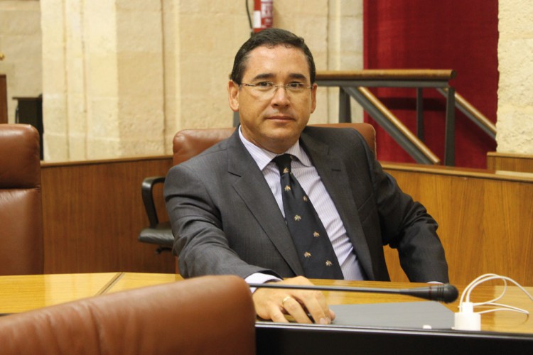 Daniel Castilla denuncia el «olvido» del Conservatorio en su primera intervención en el Parlamento