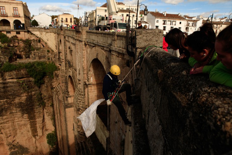 Un dispositivo de limpieza retira la basura del tajo