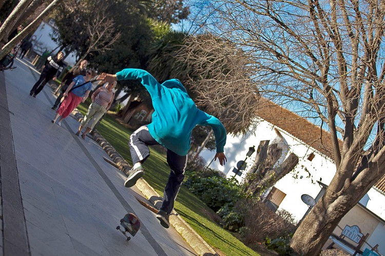 La construcción de la nueva pista de ‘skate’ pretende sacar a los patinadores de las calles