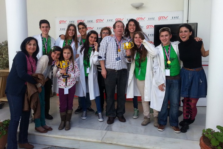 Un grupo de estudiantes rondeños, campeones provinciales de la First Lego League