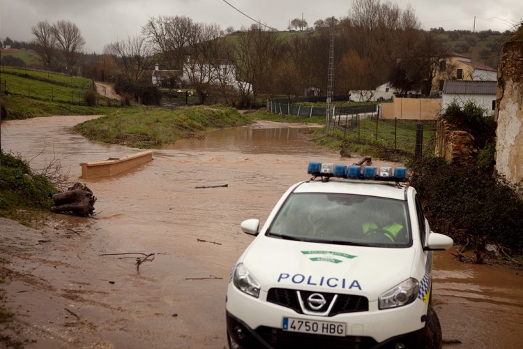 Las fuertes lluvias provocan el desbordamiento de ríos y arroyos