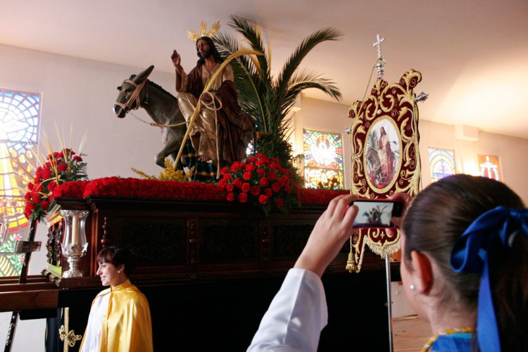 La lluvia deja en su templo a La Pollinica en el inicio de la Semana Santa