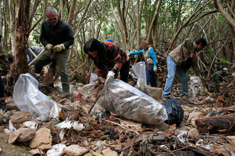 El Tajo del Abanico sigue inundado de basura cinco años después del vertido