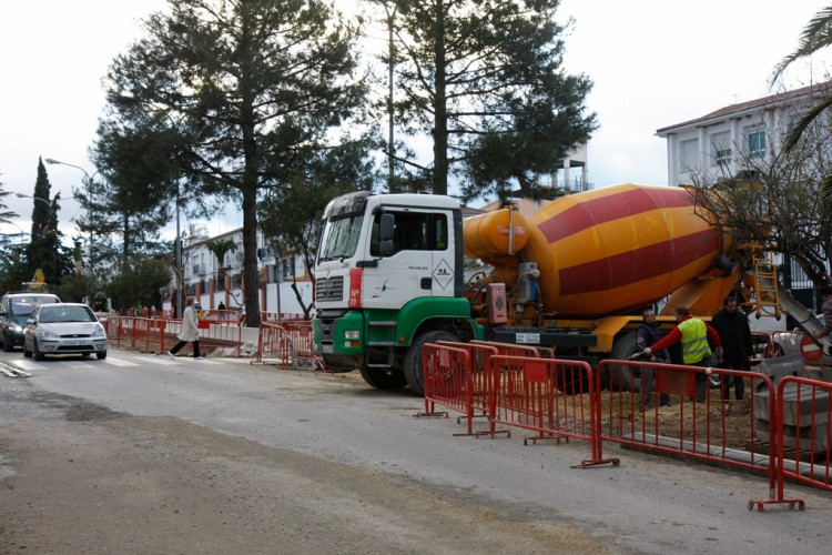 Inician el asfaltado de la avenida de Málaga