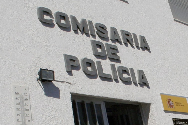 Condenan al ex Inspector Jefe de la Policía Nacional y absuelven a los otros cuatro agentes