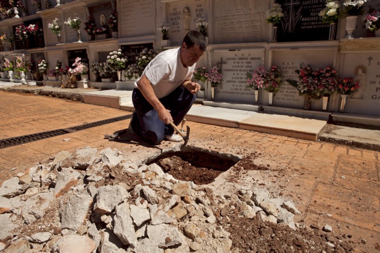 Comienzan las catas en las fosas comunes del cementerio