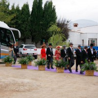 La mayoría de invitados llegó en autobús.