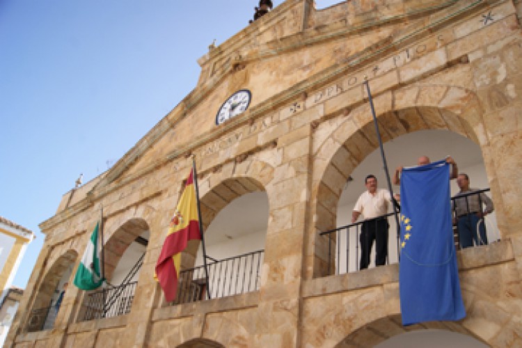 Cortes de la Frontera retira la bandera de Europa por la derogación de la doctrina Parot