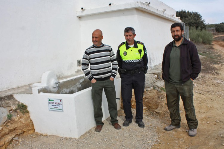 Instalan una fuente para ciclistas y senderistas en la Cañada Verde
