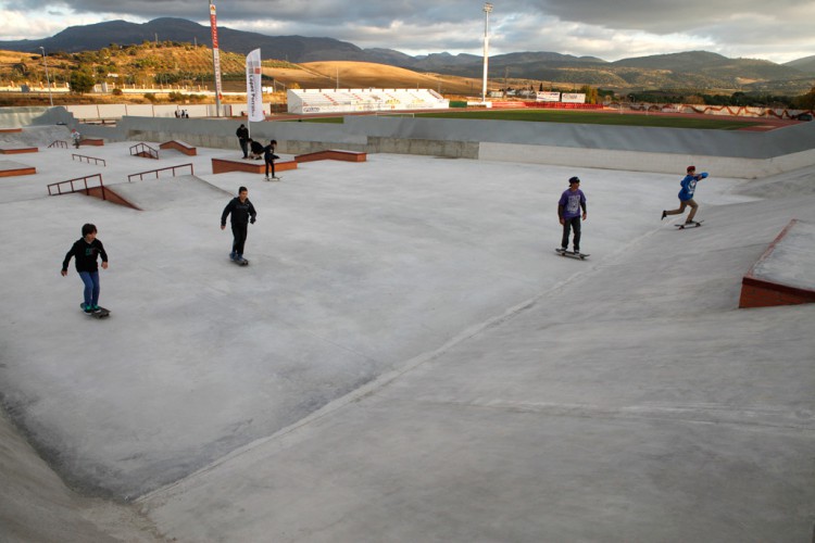 El Ayuntamiento inaugura las pistas de ‘skate’ y petanca de la Ciudad Deportiva