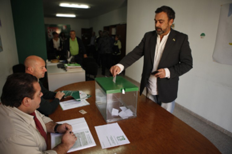 Flores no logra dar la sorpresa y se queda en el 22% de votos en las primarias del PA