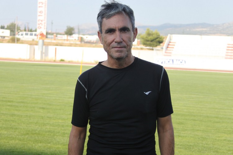 El entrenador del CD Ronda, López Simarro, presenta su dimisión
