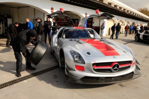 Cambiando una rueda en el 'Pit lane'.