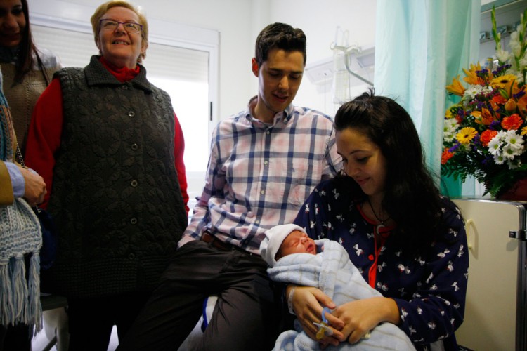 Ronda da la bienvenida a su primer bebé de 2014