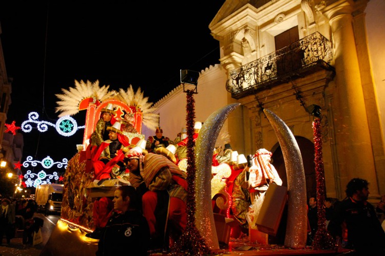 La cabalgata de los Reyes Magos viste a Ronda de ilusión