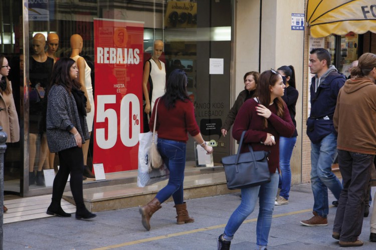 Los comercios se agarran al ‘efecto rebajas’ tras una pobre Navidad