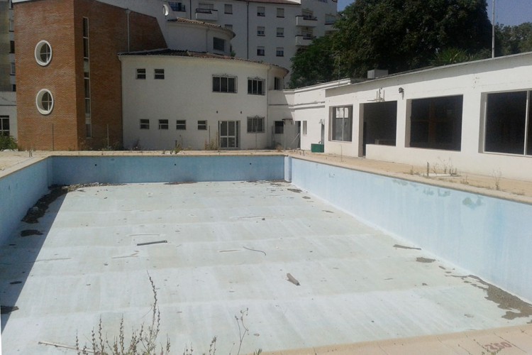 IU denuncia la falta de zonas de baño tras el cierre de la piscina municipal