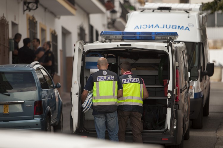 Fallecen un anciano y una joven por disparos