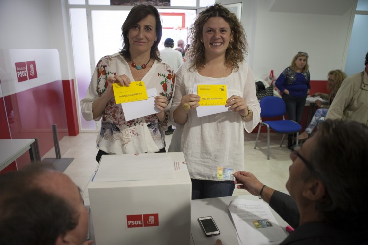 Valdenebro presenta a última hora los avales y se enfrentará a Aguilera en las primarias del PSOE