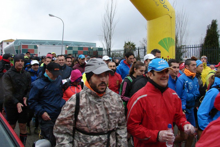 Medio millar de deportistas participan en la III Carrera de Acinipo desafiando al mal tiempo