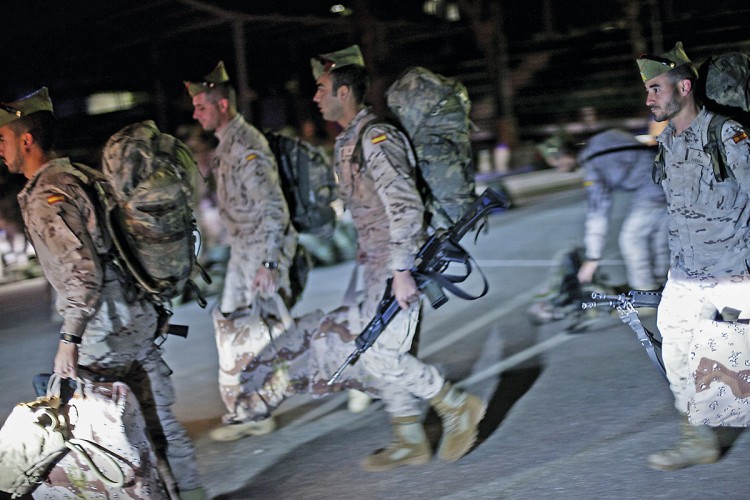 La Legión espera ya en Almería para partir hacia Irak