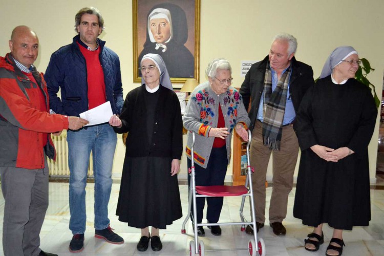 Las Hermanitas de los Pobres reciben un donativo de 1.000 euros recaudados por los Reyes Magos