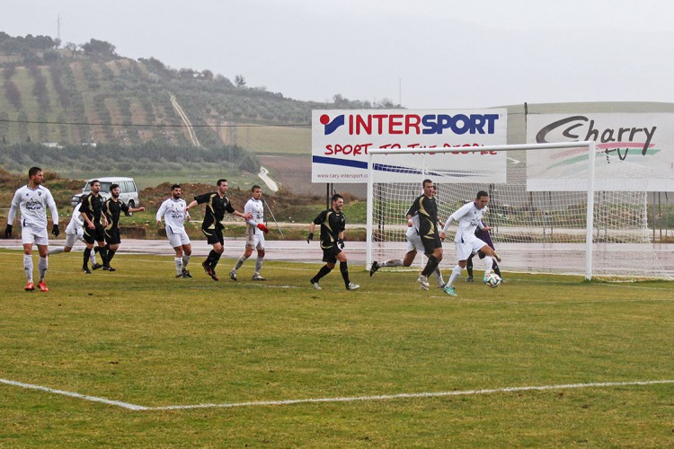 El Ronda golea al colista en un partido de aplastante superioridad blanca