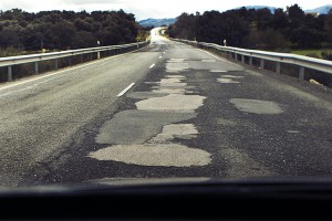 Carretera Ronda-Cuevas del Becerro a la llegada al Puente de la Ventilla.