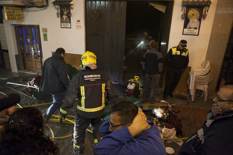 Grave incendio en la Casa de Hermandad del Huerto