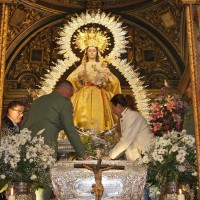 Salom y Fernández, ante la imagen de la Patrona.