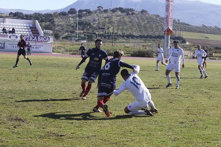 Al CD Ronda se le escapó un partido igualado en los últimos 20 minutos