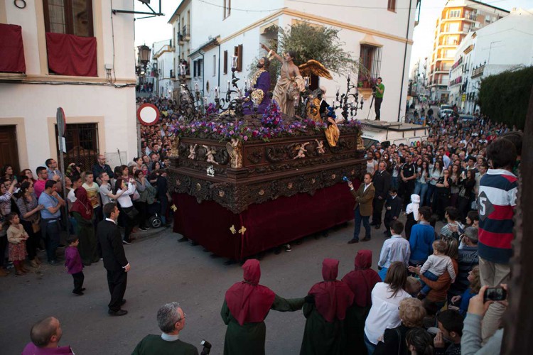 El Huerto se sobrepone al fuego y protagoniza un emotivo Lunes Santo