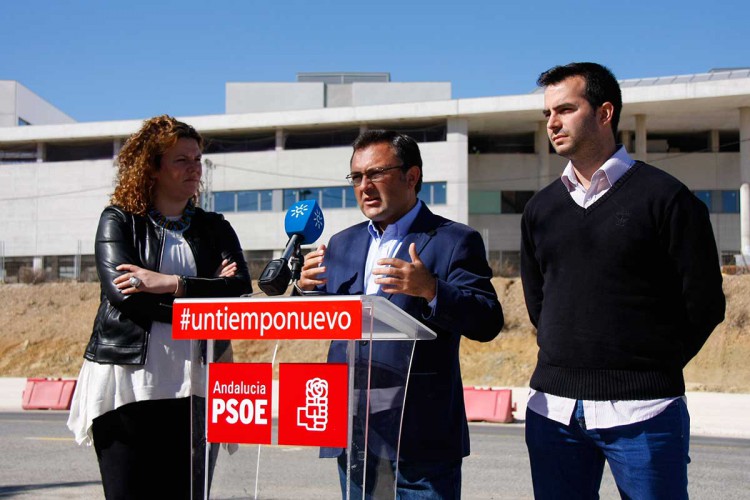 El PSOE reitera su compromiso por finalizar el hospital este año
