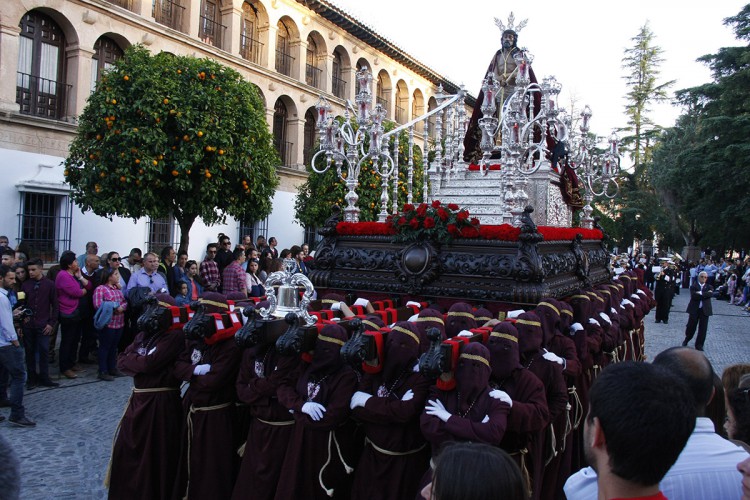 El Ecce-Homo corre un serio riesgo de no poder salir al no contar con los horquilleros suficientes para sacar los tronos