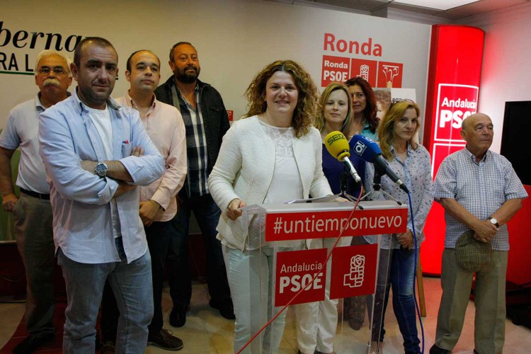 El PSOE anuncia que tratará de formar gobierno junto a PA e IU