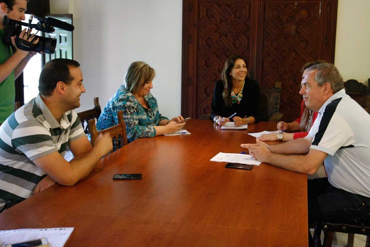 Los candidatos a la Alcaldía se reúnen para preparar el pleno de investidura