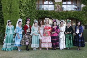 Las damas goyescas en el encuentro previo con los medios de comunicación en el Parador.