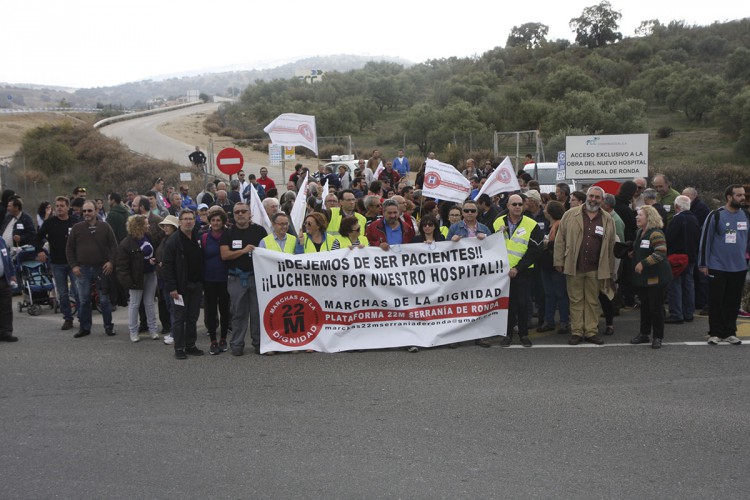 Alrededor de 200 manifestantes exigen la apertura del nuevo hospital