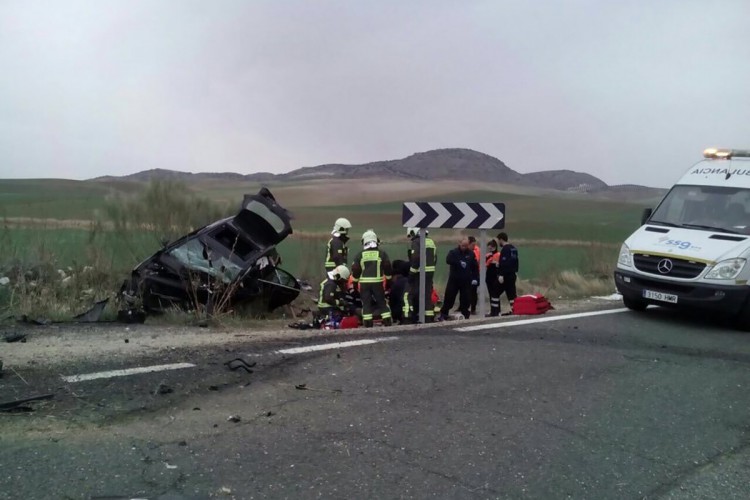 Un fallecido y ocho heridos en un aparatoso accidente de tráfico