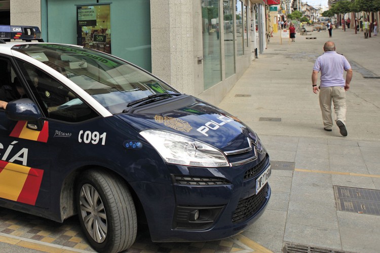 La Policía detiene al presunto autor de tres robos con fuerza en comercios de Ronda