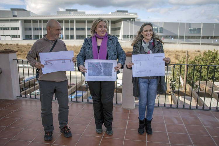 El nuevo hospital sigue sin luz, saneamientos y acceso peatonal