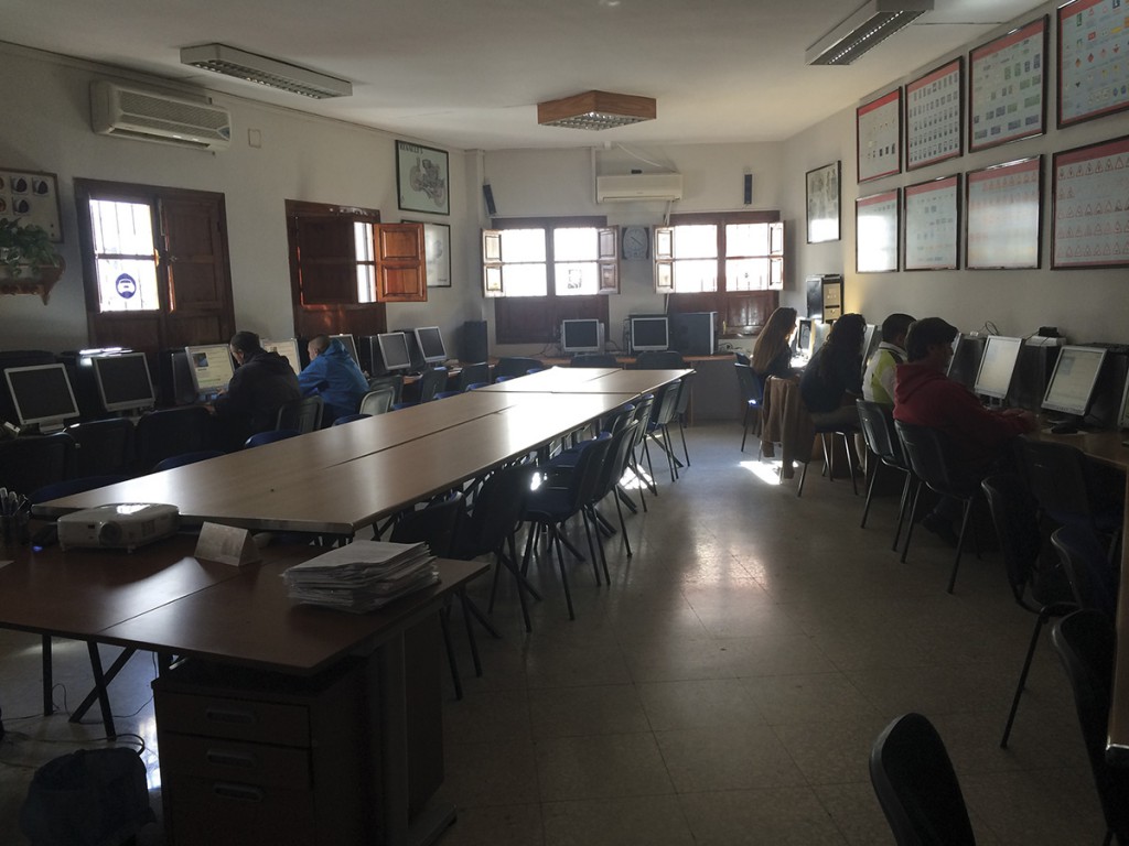 Sala de ordenadores para la realización de test