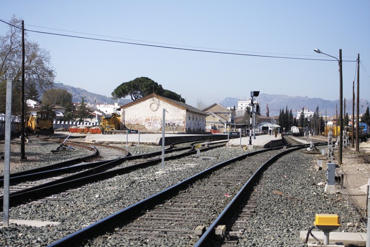 Discrepancias entre los partidos ante la supresión de la conexión directa con Granada por tren