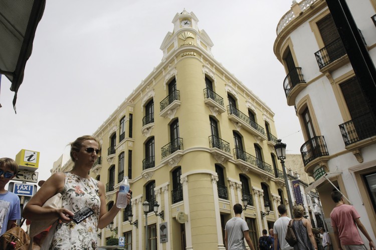 Catalonia presenta el proyecto para su hotel en la central de Unicaja