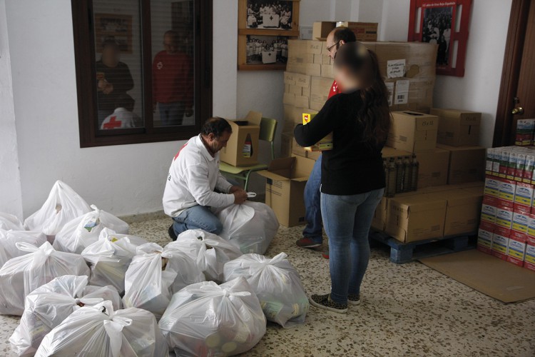 Cruz Roja reparte 4.000 kilos de alimentos entre los más necesitados