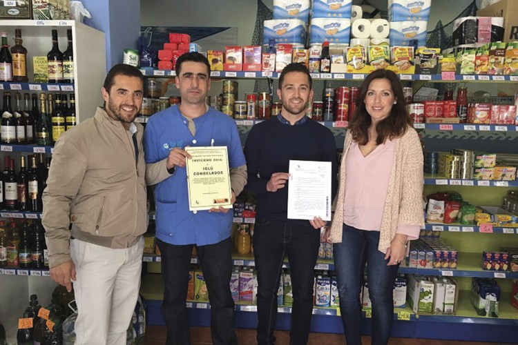 Una empresa arriateña recibe un distintivo por el buen reciclaje de sus residuos